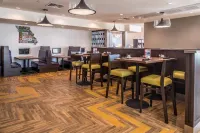 Holiday Inn JOPLIN by IHG - bar