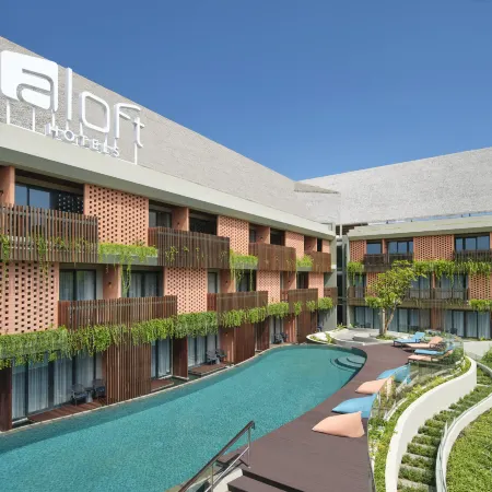Aloft Bali Kuta at Beachwalk Отели рядом с достопримечательностью «Пляж Кута»