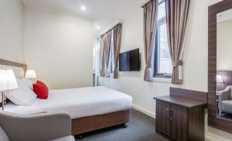 Ibis Styles Kingsgate Hotel