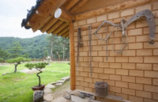 Sangju Pine and Ocher House Pension