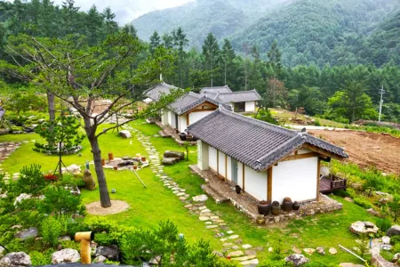 Yeongju Go There Pension Отели рядом с достопримечательностью «Buseoksa Temple»