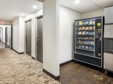 レッド ルーフ  イン プラス + ボストン - ウォーバーン / バーリントン ウォバーンのホテル