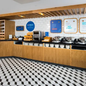 Holiday Inn Express CARDIFF BAY by IHG