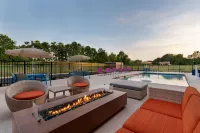 La Quinta Inn & Suites by Wyndham Braselton Hotels in Braselton