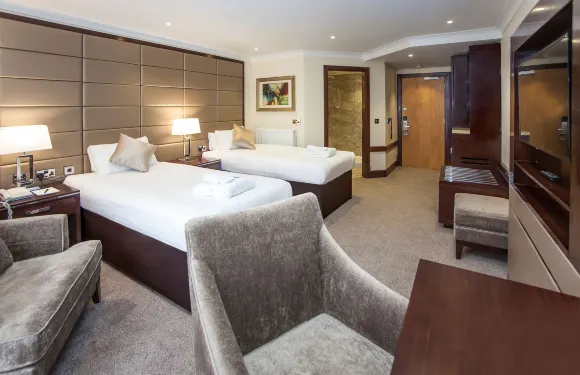 伯明翰索利赫爾温德姆華美達酒店