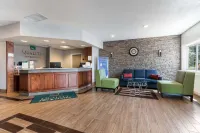 Quality Inn & Suites - parking
