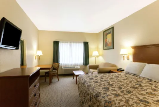 Days Inn by Wyndham San Antonio at Palo Alto Hotels near Southside