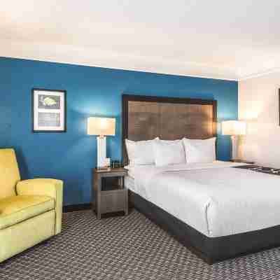La Quinta Inn & Suites by Wyndham Orlando Lake Mary Rooms