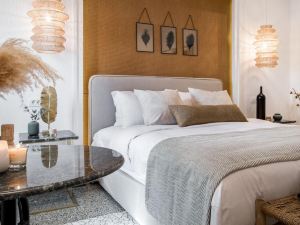 Amelot Art Suites Santorini Honeymoon Suite Caldera View with Outdoor Heated Jacuzzi on Terrace