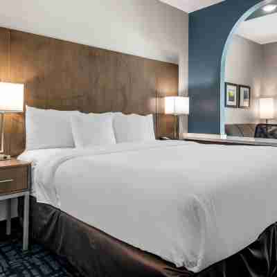 Comfort Suites Fort Lauderdale Airport & Cruise Port Rooms