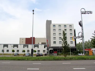 Bastion Hotel Zaandam Hotels near Kissing Couple XXXL