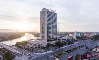Muong Thanh Luxury Ha Nam comfortable guest rooms and outdoor pool