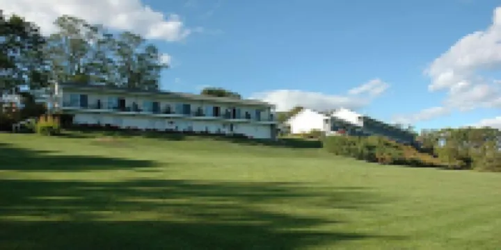 Ledges by the Bay Hotel di 