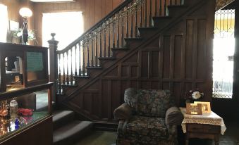 Colonial Hotel-Motel - Housity