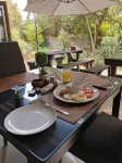 Aerotropolis Guest Lodge - breakfast