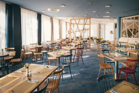 Vienna House Easy by Wyndham Bratislava Отели в г. Сенец