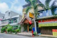 OYO 90249 Istana Griya 2 Hotel Hotel dekat Cokro Tekhnik