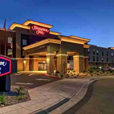 Hampton Inn Fresno Airport Hotel Exterior