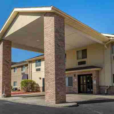 Comfort Inn & Suites Paw Paw Hotel Exterior