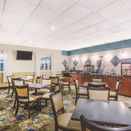 La Quinta Inn & Suites by Wyndham Stonington-Mystic Area