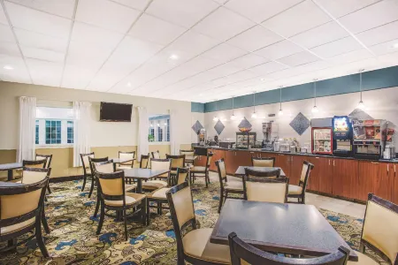 La Quinta Inn & Suites by Wyndham Stonington-Mystic Area