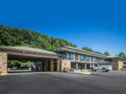 Quality Inn & Suites Mt Chalet Hotels in Rabun County