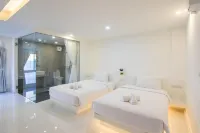 The White Hotel by Charoensri Hôtels à : Udon Thani