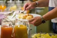 Hotel One66 (Free Parking Garage) - breakfast