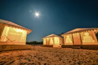 Dolatgarh Desert Camp Отели рядом с достопримечательностью «ДЖИП САФАРИ КХЕРИ»