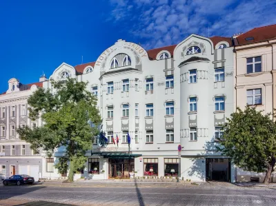 Hotel Savoy Prague Hotel dekat Praha-Veleslavin Railway Station