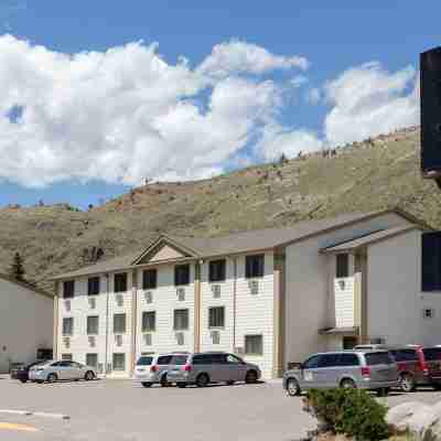 Super 8 by Wyndham Gardiner/Yellowstone Park Area Hotel Exterior