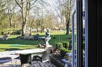 B&B De Dubbelmolen Hotel dekat De Brug