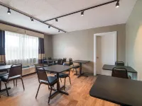 Econo Lodge Hotels in Androscoggin County