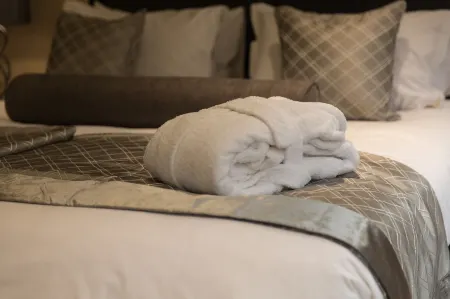 Mansio Suites The Headrow Отели рядом с достопримечательностью «Лаидло Лайбрари, Юниверсити оф Лидс»