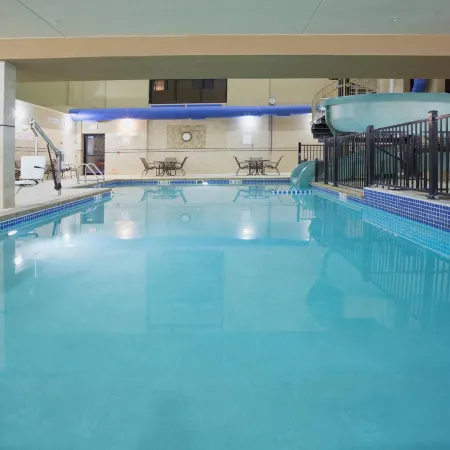 Holiday Inn Express & Suites MITCHELL by IHG