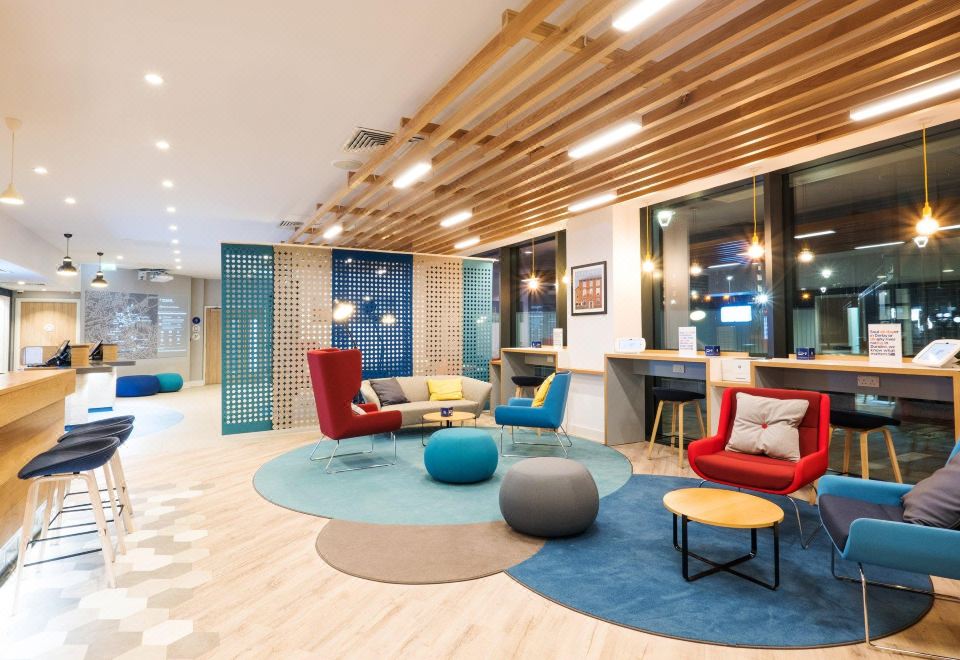 스톡포트 홀리데이 인 익스프레스 위치