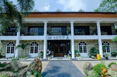 Hotel Shilla Cafe & Resto Hotel dekat Febriana HomeMade