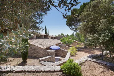 Résidence Odalys la Bastide des Chênes Hotels near Le Moulin a Vent