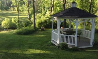 Maysville Manor Bed & Breakfast