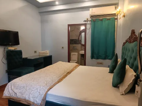 Maya Hotel & Restaurant