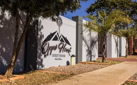 Oppi Hoek Guesthouse Отели рядом с достопримечательностью «Idube Game Reserve»