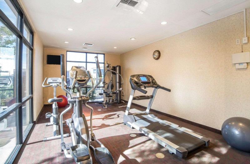 Comfort Inn & Suites Las Vegas - Nellis photo 2