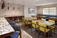 Residence Inn Tysons - Breakfast