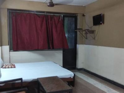 Iroomz Subhadra Comforts