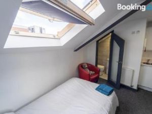 Fully Serviced Studio Available Close to the City