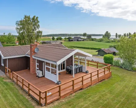 "Ellyn" - 500m from the Sea โรงแรมในฮาเดอร์สเลฟ