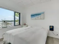 "Florinda" - 10m from the Sea