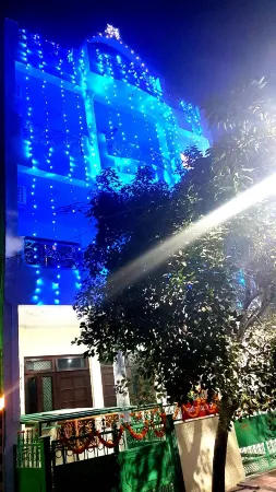 Anukampa Paying Guest House Отели рядом с достопримечательностью «Tomb of I'timād-ud-Daulah»