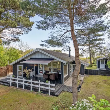 "Eweline" - 75m from the Sea