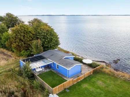 "Tana" - 5m from the Sea Отели в г. Skarup Fyn